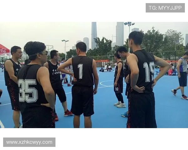 西安篮球队的默契配合与战术分析探讨